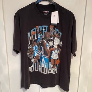 Jordan Essential North Carolina UNC faded black baggy shirt Mens LARGE NEW NWT